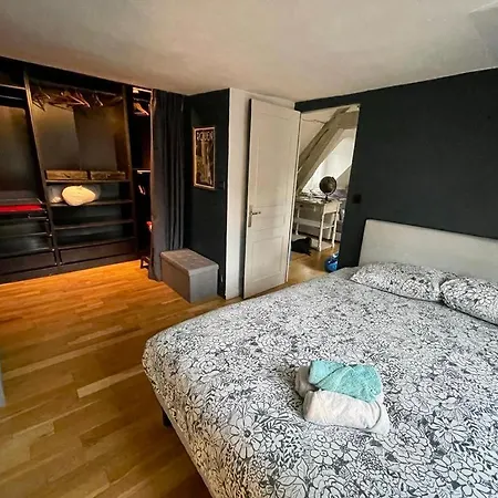 Sous Les Clochers De - Spacieux Logement *