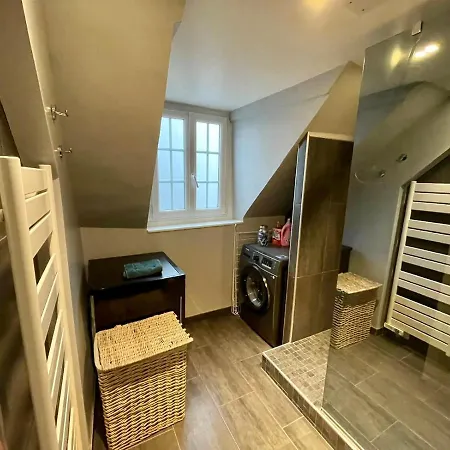 Sous Les Clochers De - Spacieux Logement 公寓 *